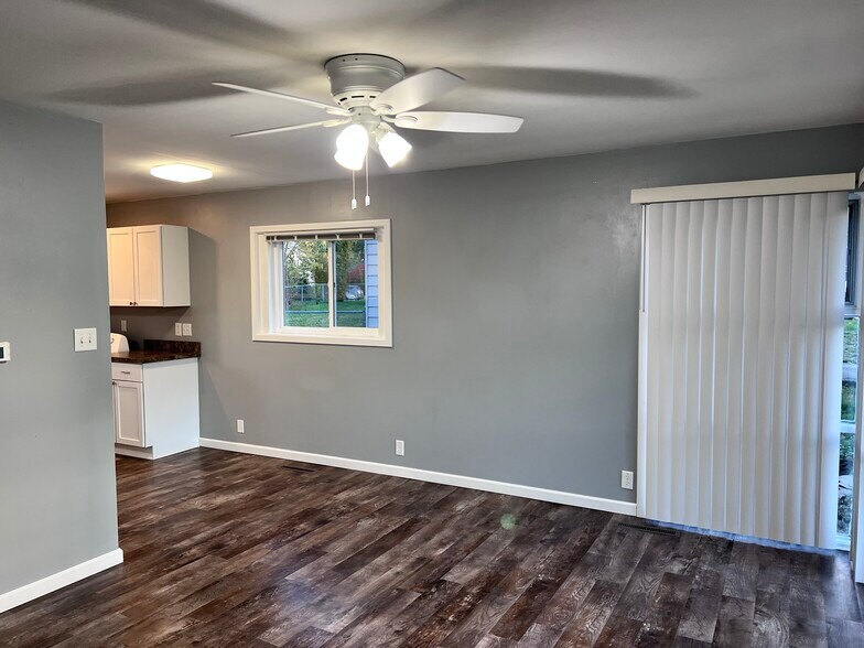 Building Photo - 4204 Woodvale Dr
