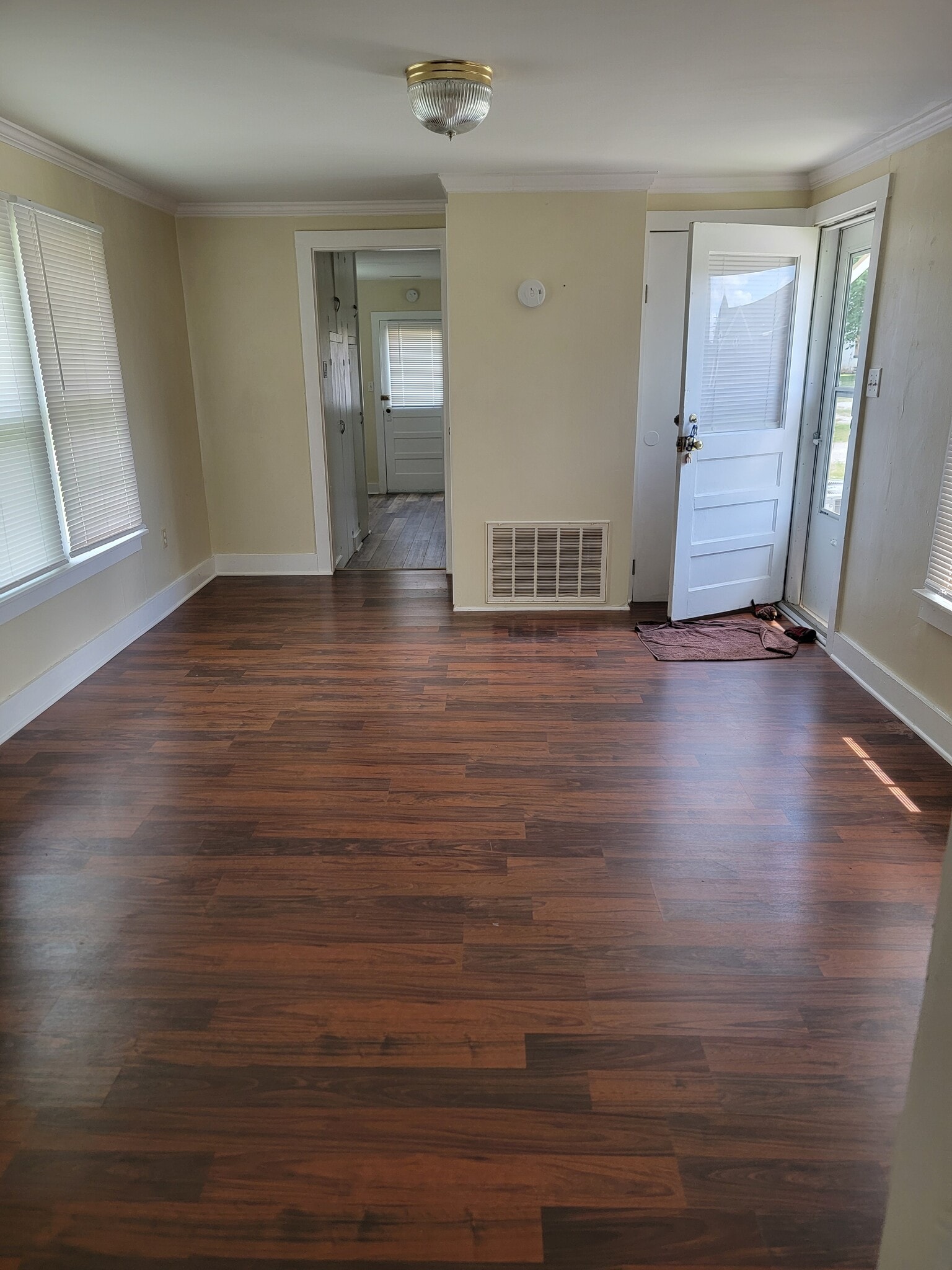 Living rm, front entrance. - 1164 Adams St