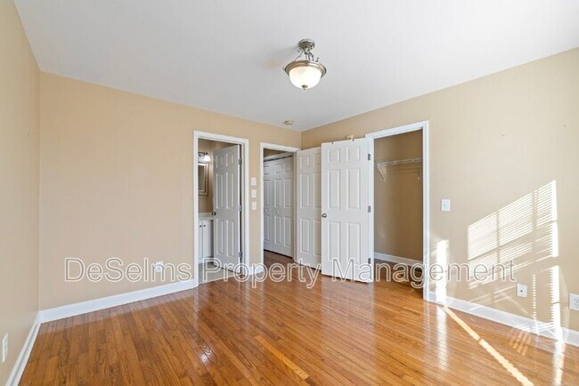 Building Photo - 508 S 12th St
