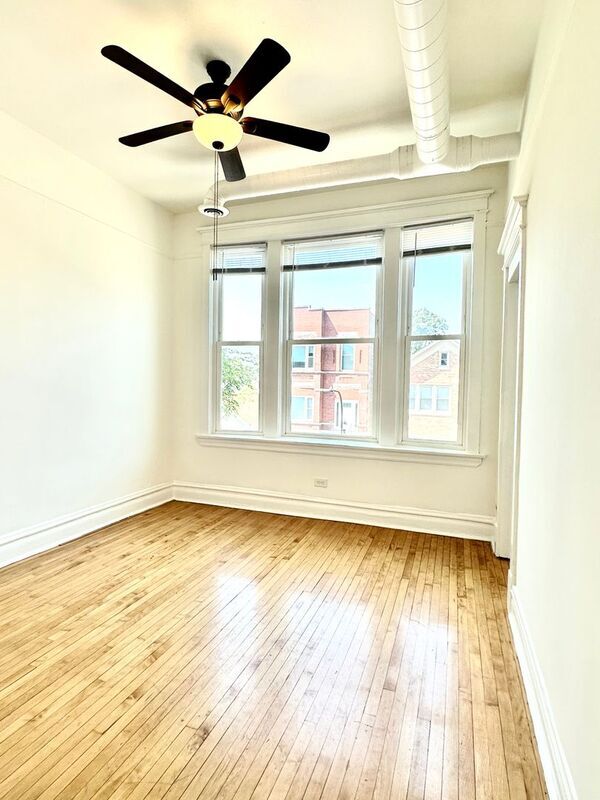 Building Photo - 2303 S Oakley Ave