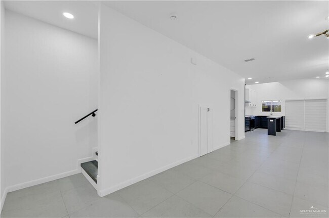 Building Photo - 211 N 28th St