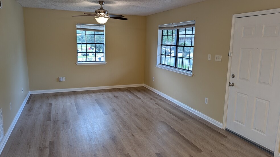 Building Photo - 105 VIEUX ORLEANS CIR
