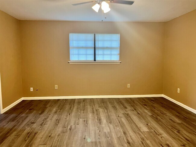 Building Photo - 1407 14th Ave N