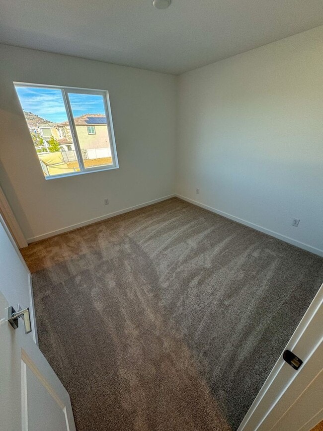 Building Photo - 5 bedroom Murrieta home for LEASE!
