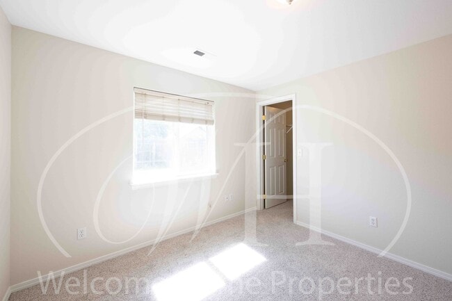 Building Photo - Newer 2 bed/2bath Home in Quiet Neighborhood