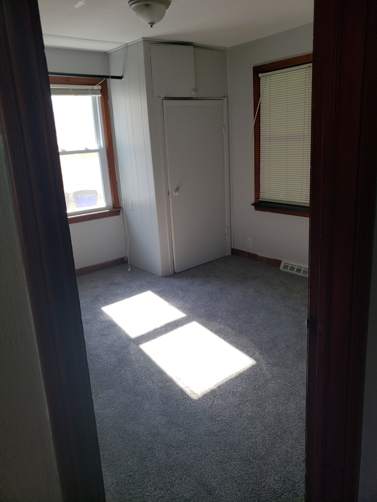 Building Photo - 2020 Midway Dr