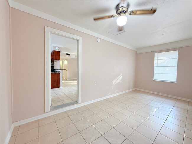 Building Photo - 208 Laurie Ln