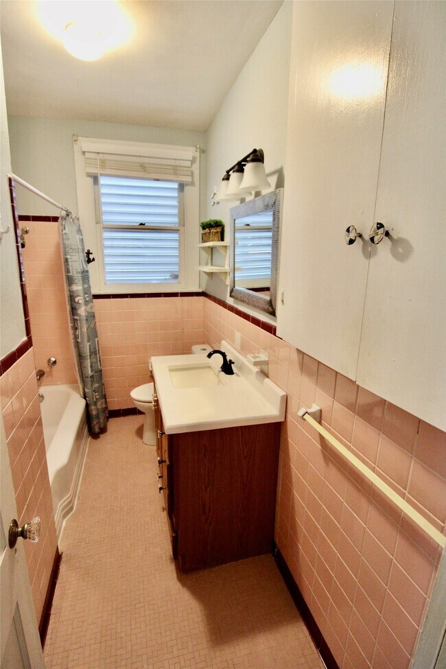 Building Photo - 901 Broadway Avenue J