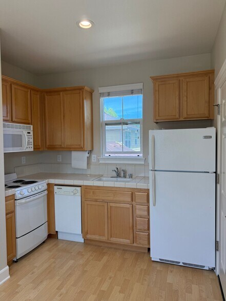 Building Photo - 2465 Prairie Ln