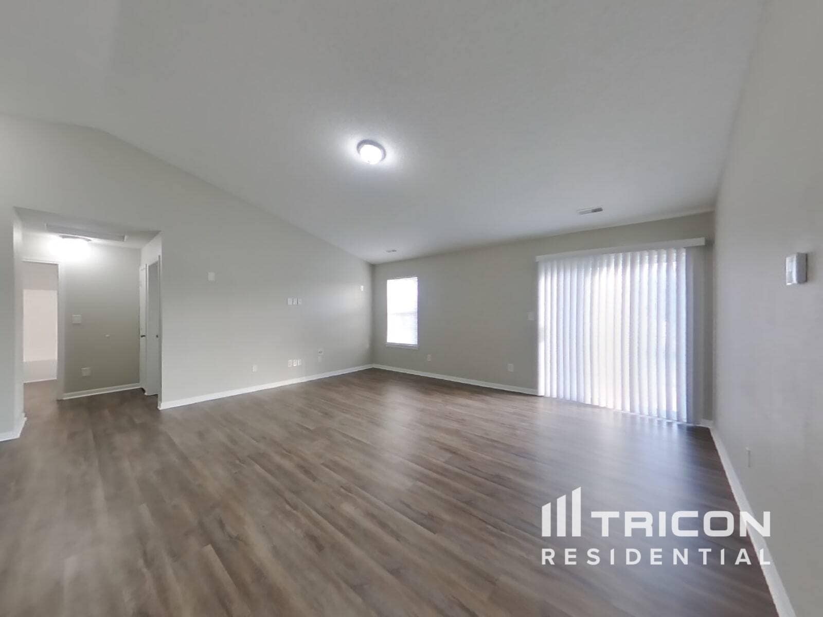 Building Photo - 2245 Lakecrest Dr