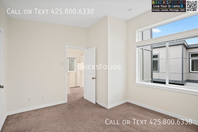 Building Photo - Near JBLM – Stylish, Comfortable, and Move...