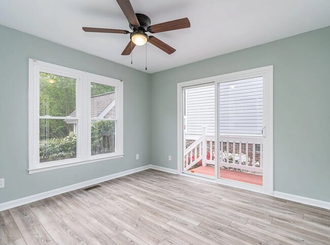 Building Photo - Gorgeous Renovated Home with Modern Finishes & Gated Community Amenities