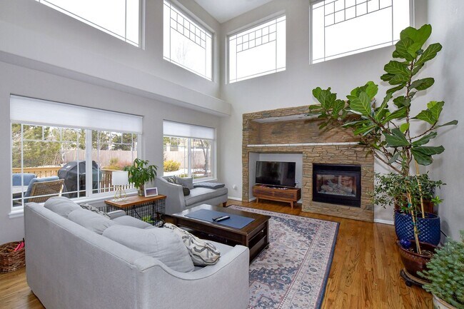 Building Photo - Spacious 2-Story with Mountain Views School District-20