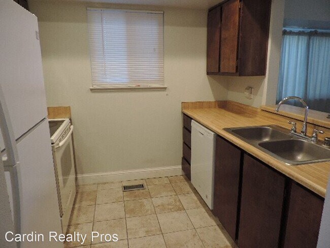 Building Photo - 1 br, 1 bath House - 2366 Roundhouse Rd