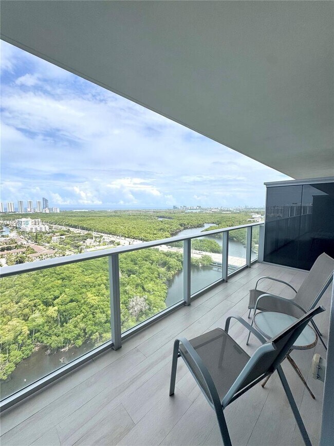 Building Photo - 16385 Biscayne Blvd