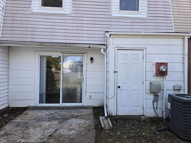 Building Photo - Move In Ready!!