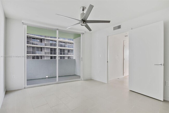 Building Photo - 1756 N Bayshore Dr