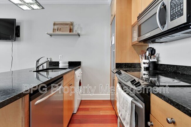 Building Photo - 1121 24th St NW