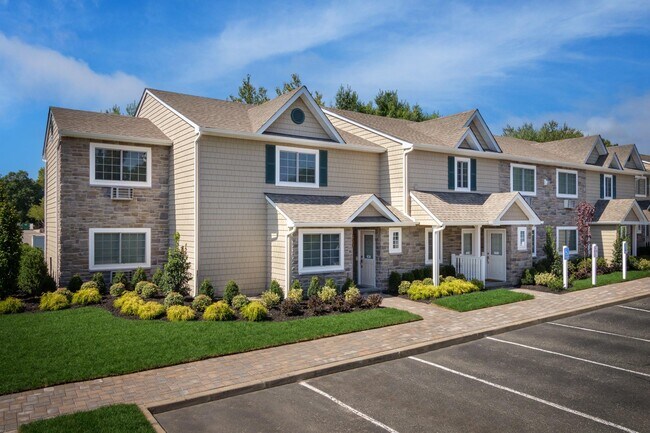 Primary Photo - 275 Cassa Loop