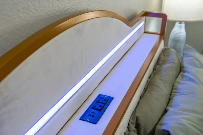 Building Photo - 13737 Via Tres Vistas