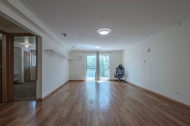 Building Photo - 823 Park Bluff Cir