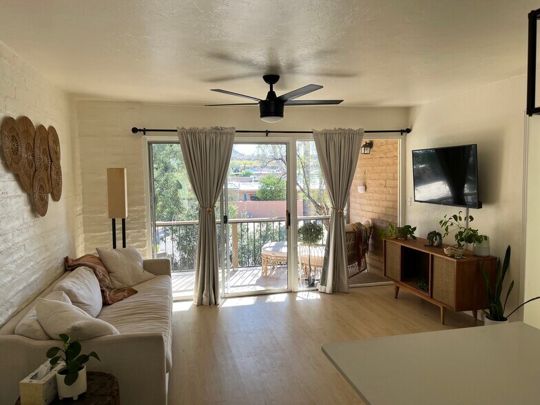 Building Photo - 2 W Greenock Dr