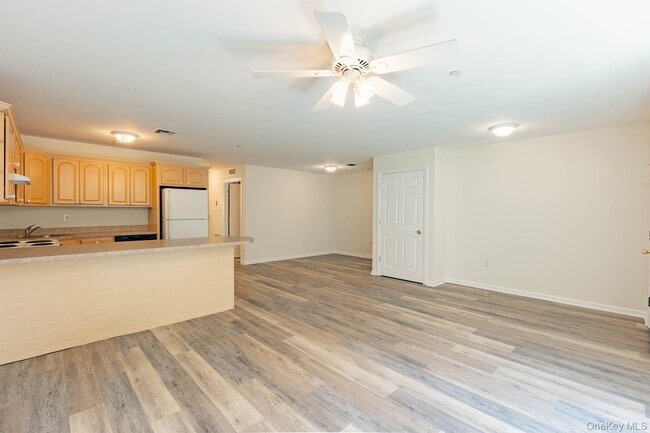 Building Photo - 105 Flurry Ln