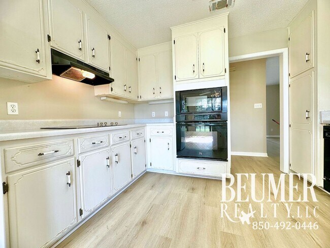 Building Photo - 5027 Shoshone Dr