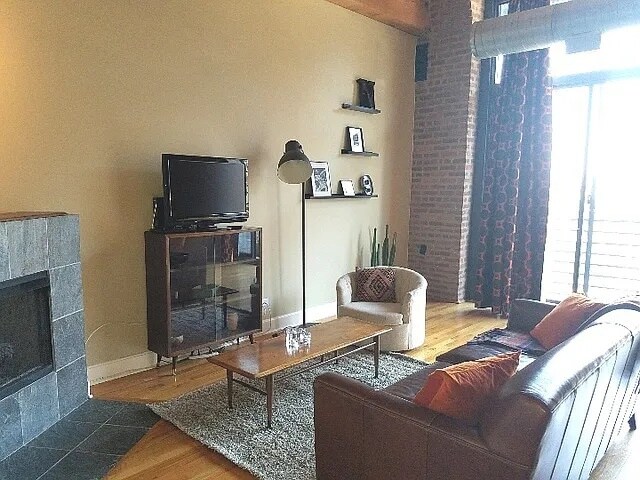 Building Photo - 2735 W Armitage Ave