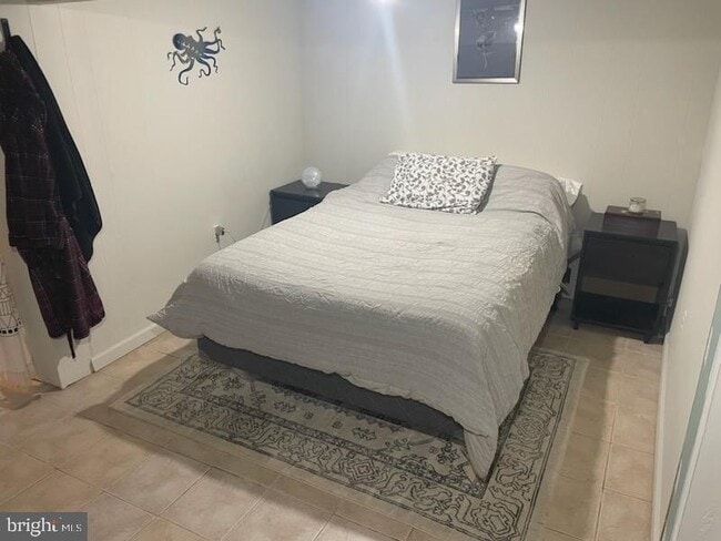 Primary Photo - 7021 Mower St