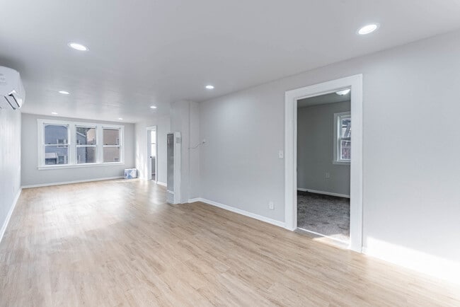 Building Photo - 3807 S Albany Ave