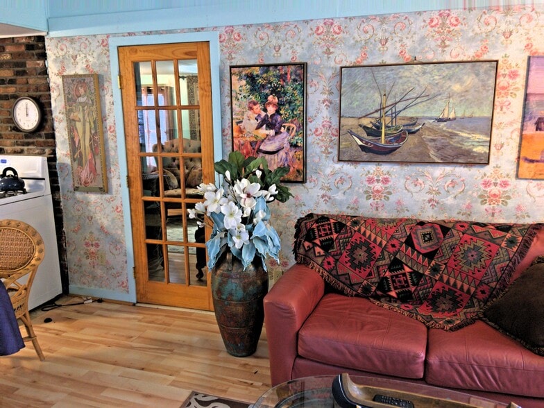 Living Room - 111 Causeway Rd