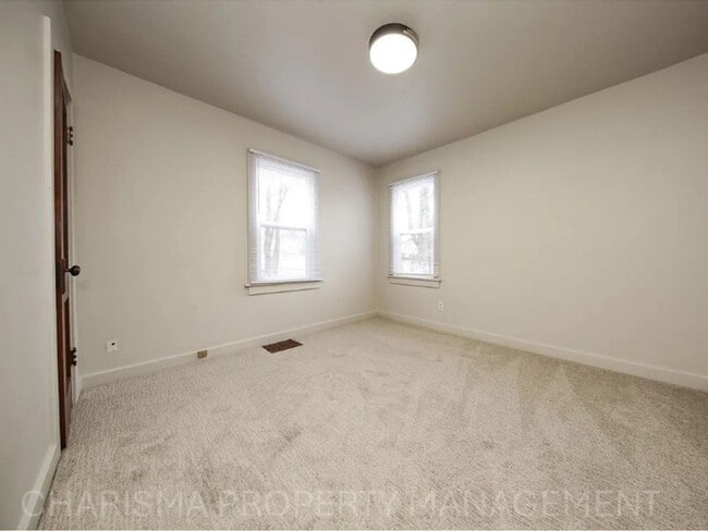 Building Photo - Charming 3 BD Home Across from Emerson Park – Move-In Ready!