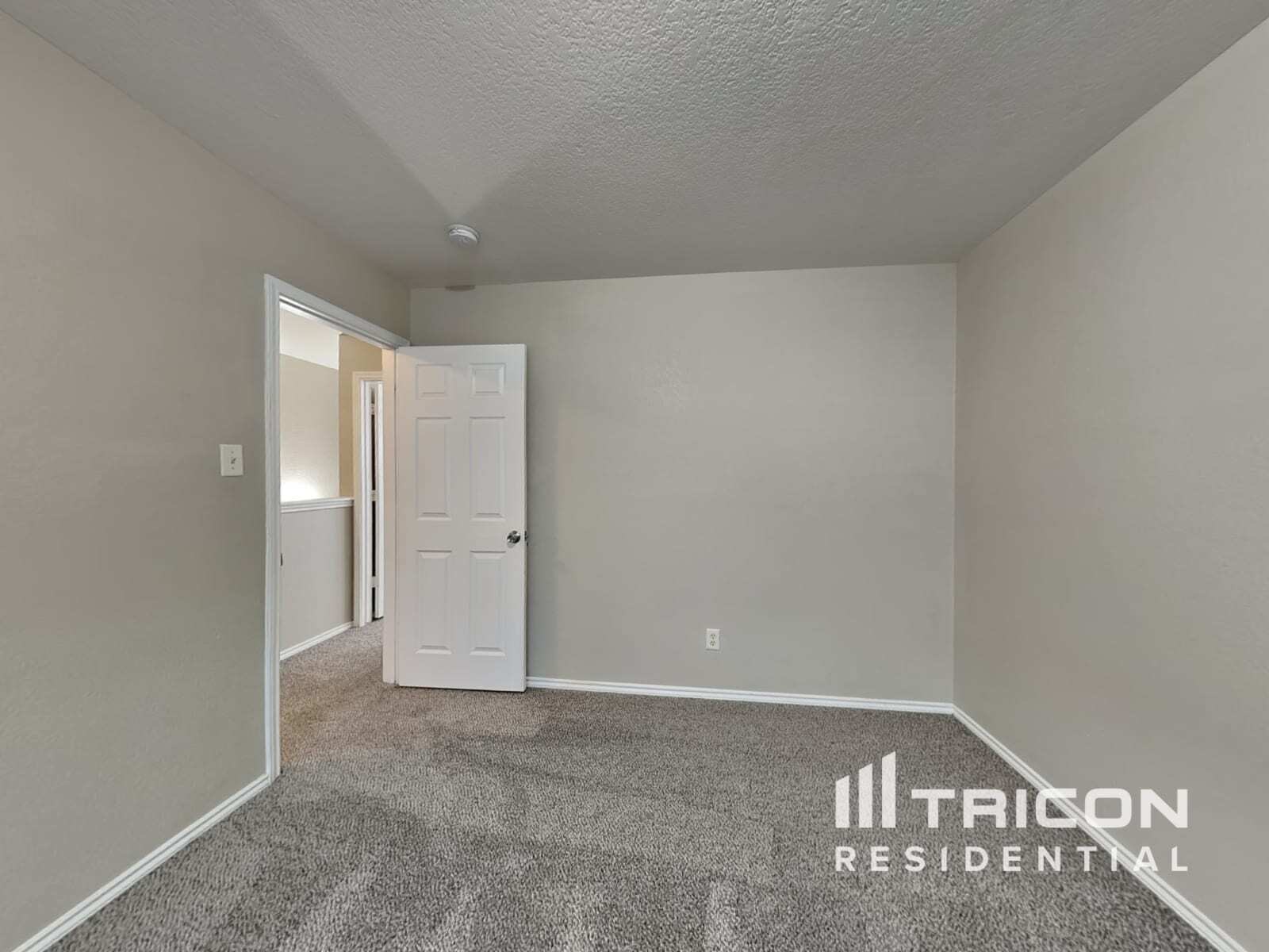 Building Photo - 10235 Shady Meadows
