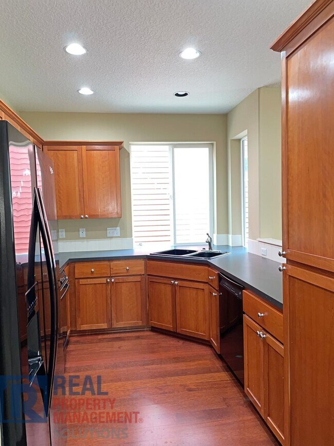 Building Photo - Remarkable Custom Home in Arbor Vineyard!