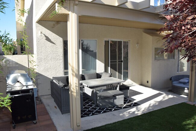 Building Photo - 8765 Country Pines Ave