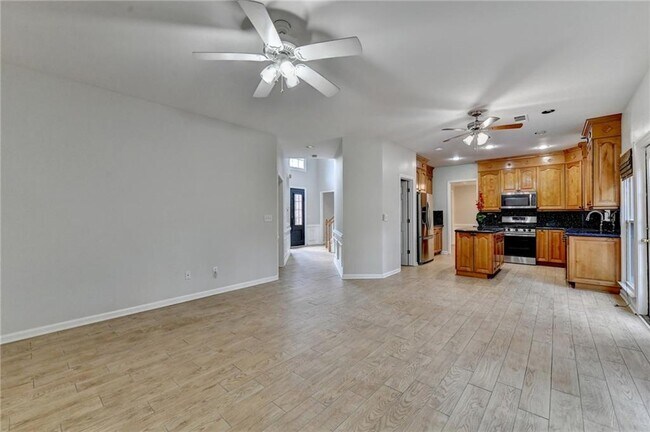 Building Photo - 2835 Crestmont Ct