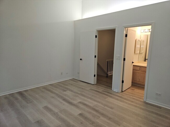 Building Photo - 519 Woodcrest Dr