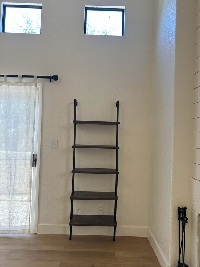 Building Photo - 2 Bedroom/2 bath Condo in the Mission de L...