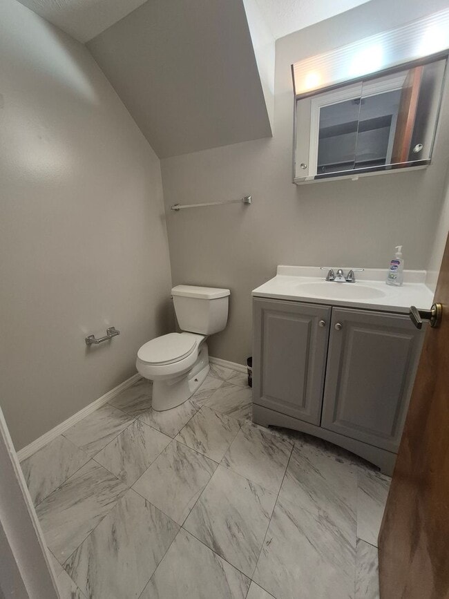 Building Photo - 1387 Sanzon Dr