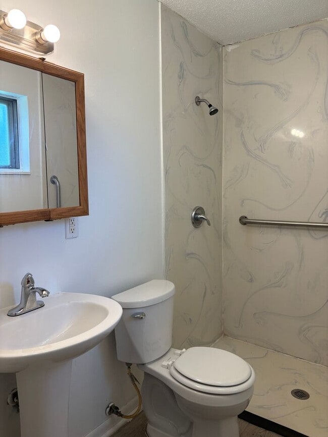 Building Photo - Charming 3 beds 2 baths in Columbus!