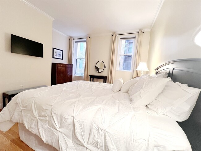 Building Photo - 425 Marlborough St