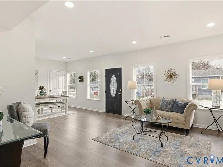 Building Photo - 724 Wilson St