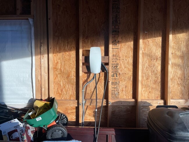 Building Photo - Beautiful Fully Furnished Home