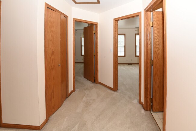 Building Photo - 162 Sherwood Ct