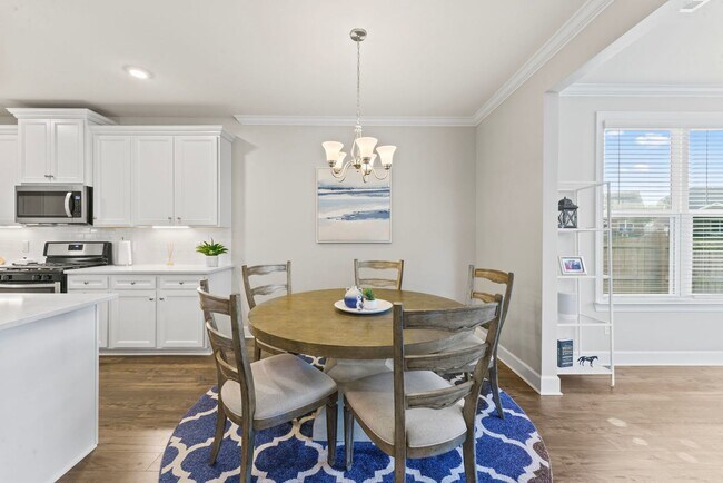 Building Photo - **LIKE-NEW UPGRADED HOME WITH FENCED YARD ...