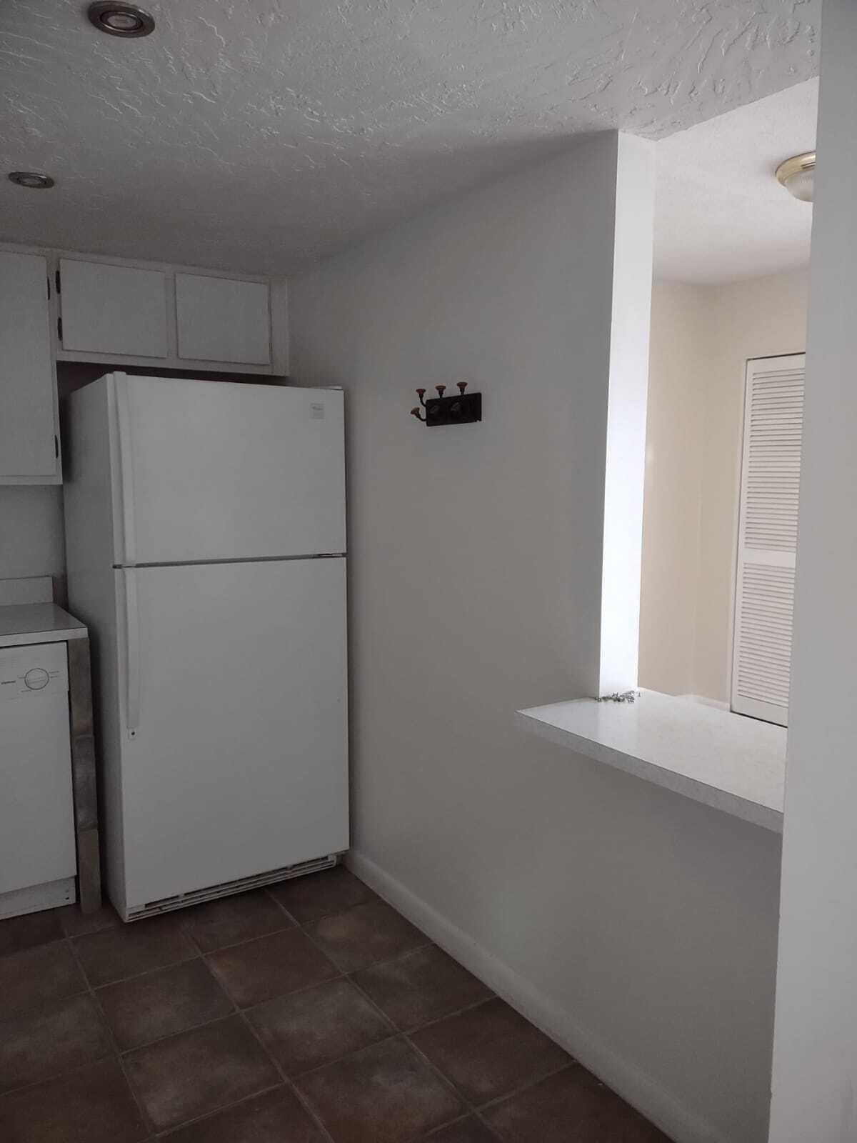 Kitchen - 610 Fairways Cir