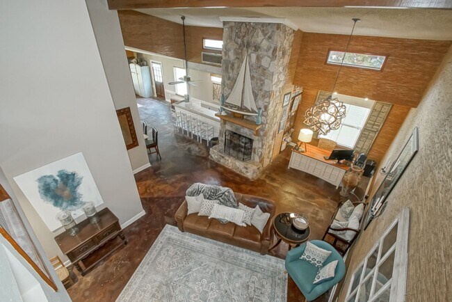 Building Photo - Well maintained 4 Bed home near Woman's Hospital