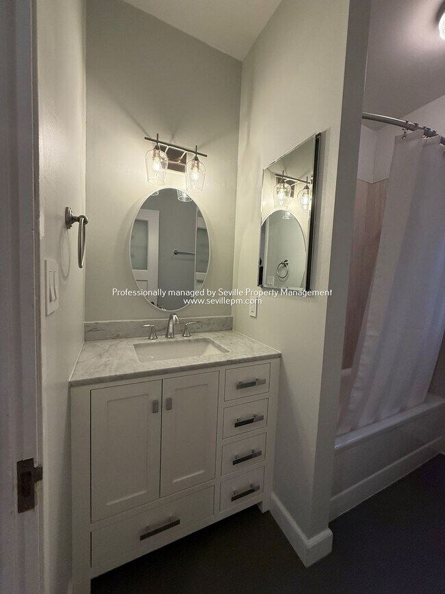 Building Photo - Charming 1920s Alameda East End  2BR+ / 1B...