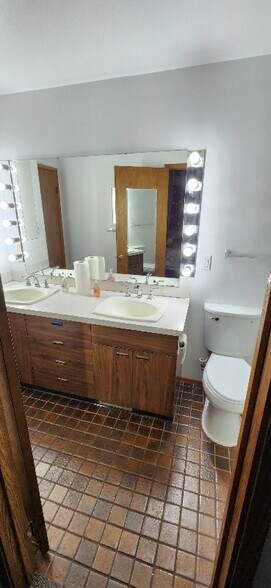 Building Photo - 25324 38th Ave S